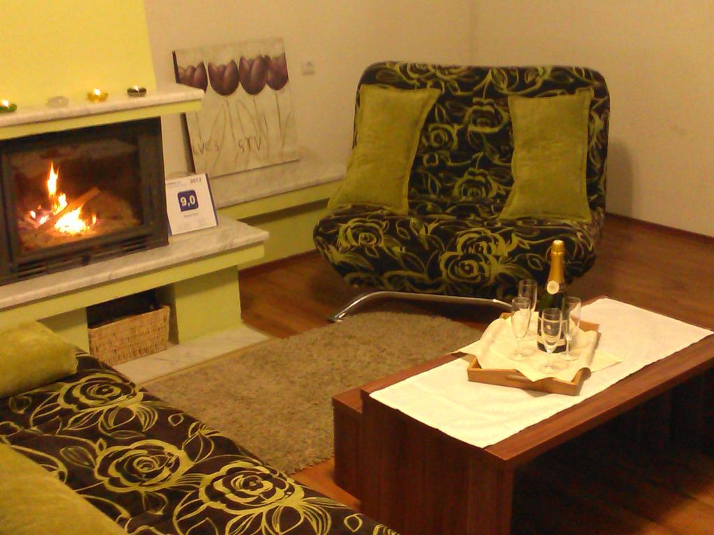 Hotel House Delic Vrhovine Esterno foto
