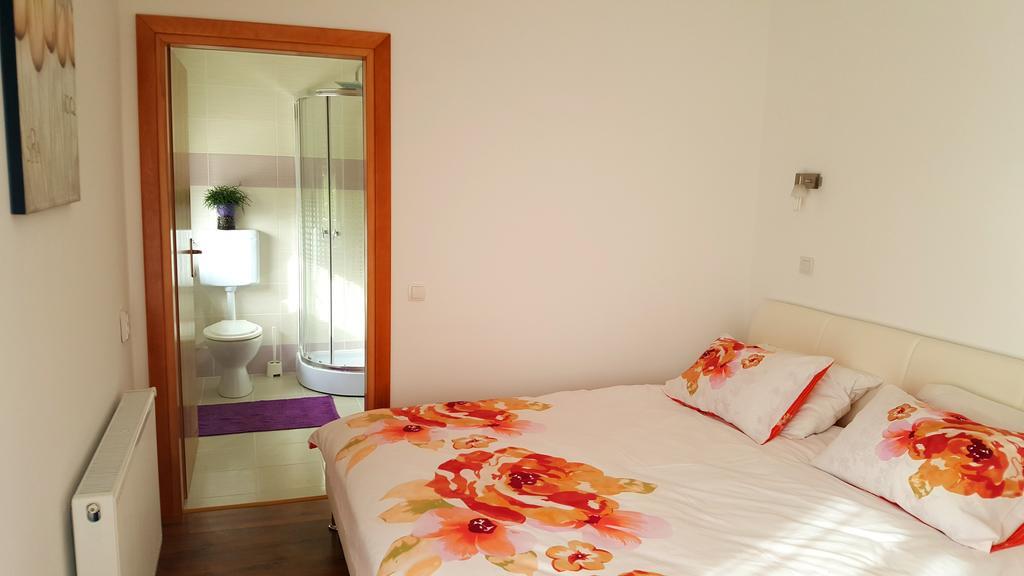 Hotel House Delic Vrhovine Esterno foto