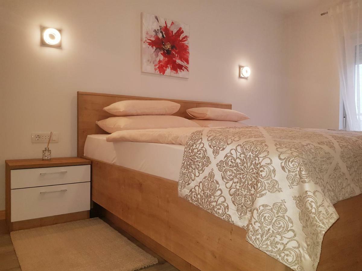 Hotel House Delic Vrhovine Esterno foto